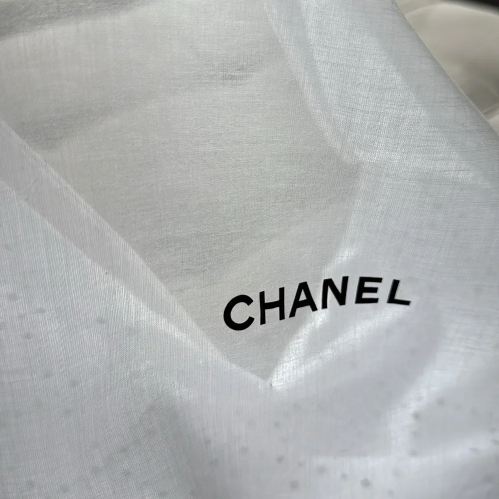 CHANEL White Fabric Storage Zippered Dustbag - Picture 4 of 4